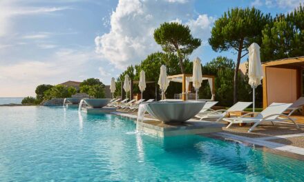 H Costa Navarino υποδέχεται τη νέα σεζόν