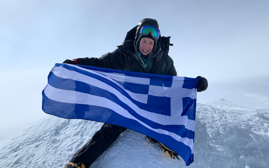 Χριστίνα Φλαμπούρη: Η Ελληνίδα που έγραψε ιστορία – Κατέκτησε τις 7 κορυφές των 7 ηπείρων