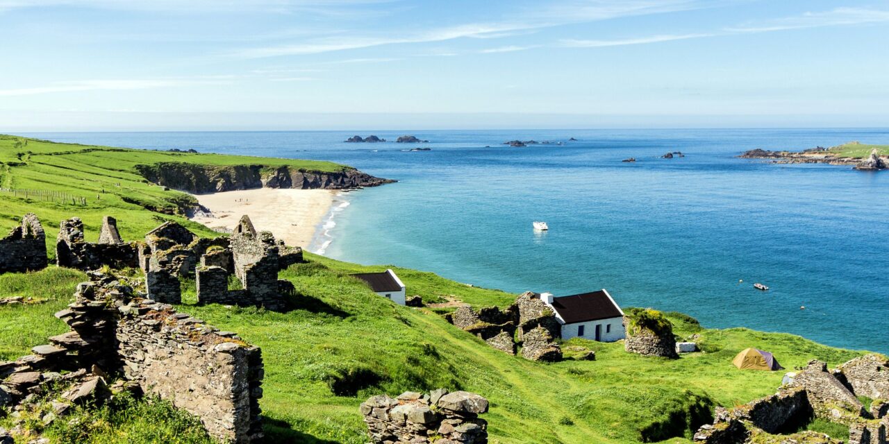 Η αγγελία που έγινε viral: Πανδοχείο ζητά 2 άτομα για εργασία σε απομονωμένο νησί της Ιρλανδίας