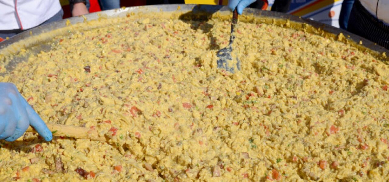 Κροατία: Γιόρτασαν την έλευση του νέου φτιάχνοντας ομελέτα με… 2020 αυγά!