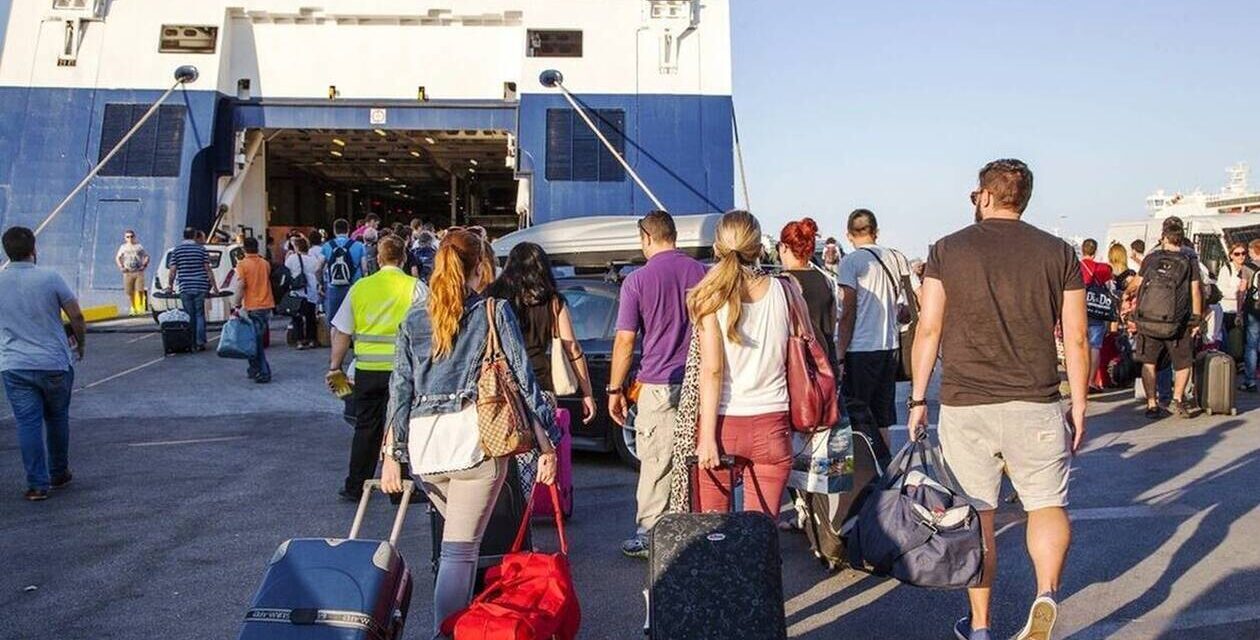 Πλοία: Έρχεται αύξηση στις τιμές των εισιτηρίων