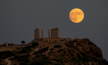 Έρχεται η πρώτη πανσέληνος του 2020 – Με μερική έκλειψη, ορατή και από την Ελλάδα