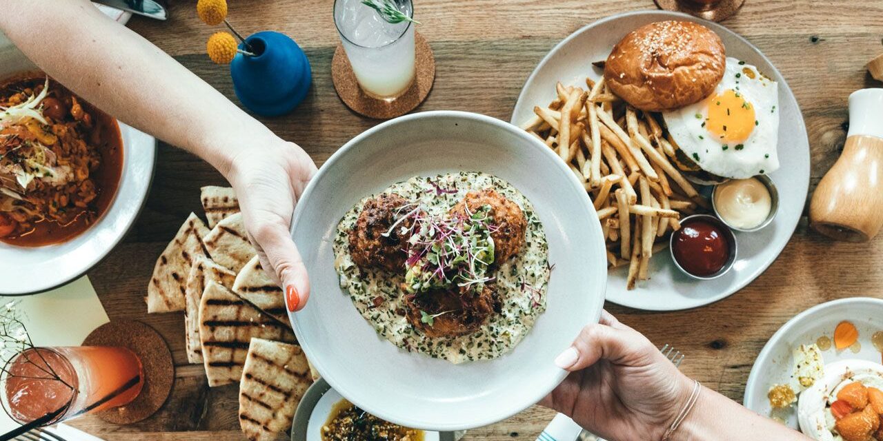 Μεταμεσονύχτια πείνα; 4 στέκια στην Αθήνα που μένουν ανοιχτά όλο το βράδυ