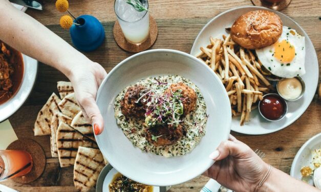 Μεταμεσονύχτια πείνα; 4 στέκια στην Αθήνα που μένουν ανοιχτά όλο το βράδυ