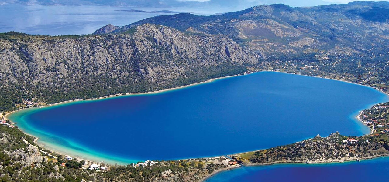 Περαχώρα Λουτρακίου: Η “άγνωστη” λίμνη Βουλιαγμένης