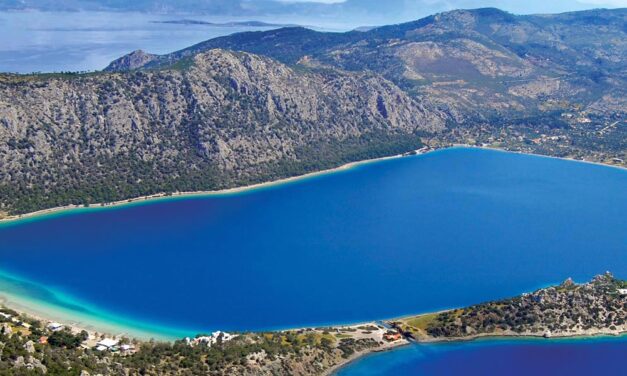 Περαχώρα Λουτρακίου: Η “άγνωστη” λίμνη Βουλιαγμένης