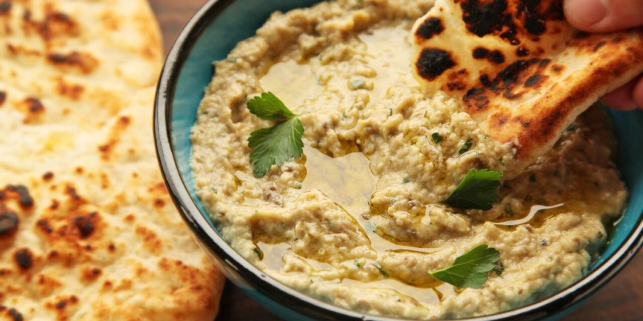 Baba Ganoush: Η πιο διάσημη μελιτζανοσαλάτα με άρωμα… Ανατολής – Δείτε τη συνταγή
