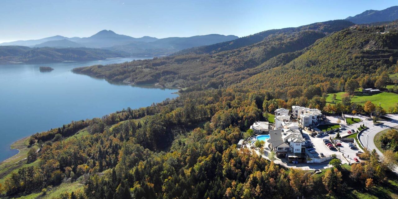 Naiades Hotel: Μυθική πολυτέλεια στις όχθες της λίμνης Πλαστήρα