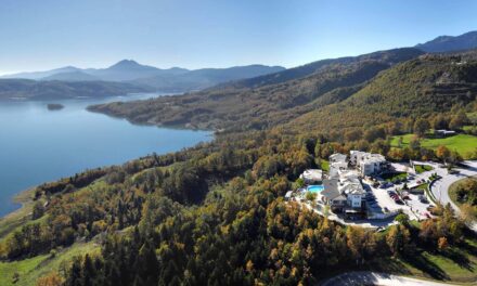 Naiades Hotel: Μυθική πολυτέλεια στις όχθες της λίμνης Πλαστήρα