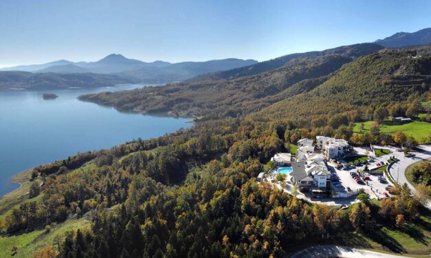 Naiades Hotel: Μυθική πολυτέλεια στις όχθες της λίμνης Πλαστήρα