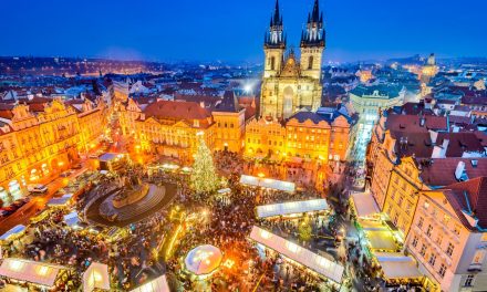 Πράγα: Η “Χρυσή Πόλη” αυτή την εποχή φοράει τα γιορτινά της και γεμίζει φως και μελώδιες