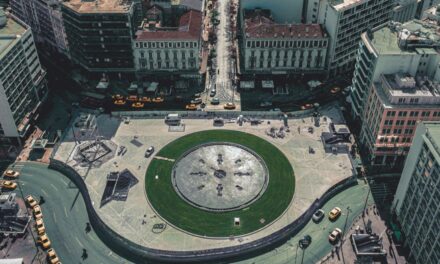 Η πλατεία Ομονοίας το βράδυ: H εντυπωσιακή φωτογραφία και η ανάρτηση του Μπακογιάννη