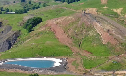 Η λίμνη της αγάπης: Η εκπληκτική αλπική σμαραγδένια καρδιά της Ηπείρου