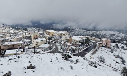 Κρήτη: Στα λευκά ντύθηκαν και τα Ανώγεια