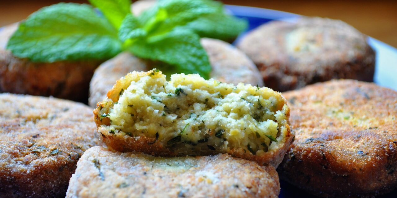 Αφράτοι ρεβυθοκεφτέδες Σίφνου με πατάτα