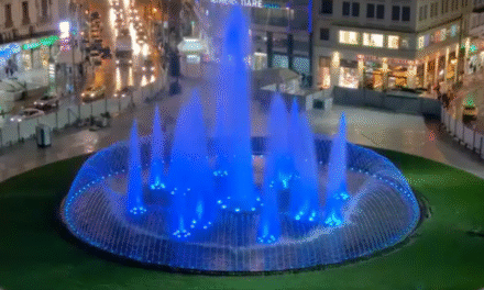 Ομόνοια: Γέμισε νερό το συντριβάνι – Εντυπωσιακές εικόνες