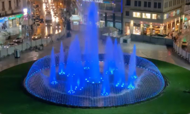 Ομόνοια: Γέμισε νερό το συντριβάνι – Εντυπωσιακές εικόνες