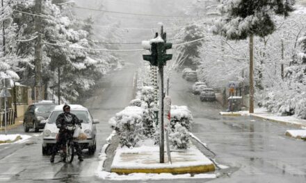 Κακοκαιρία: Προβλήματα στις μετακινήσεις – Πού χρειάζονται αντιολισθητικές αλυσίδες