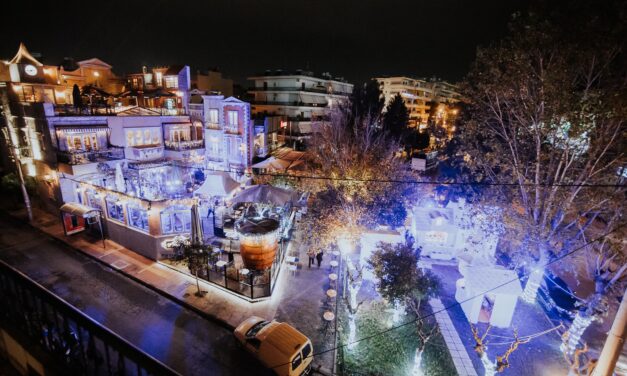 “Βύρωνος Πολιτεία”: Για καφέ, ποτό και φαγητό σε ένα σκηνικό βγαλμένο από άλλη εποχή