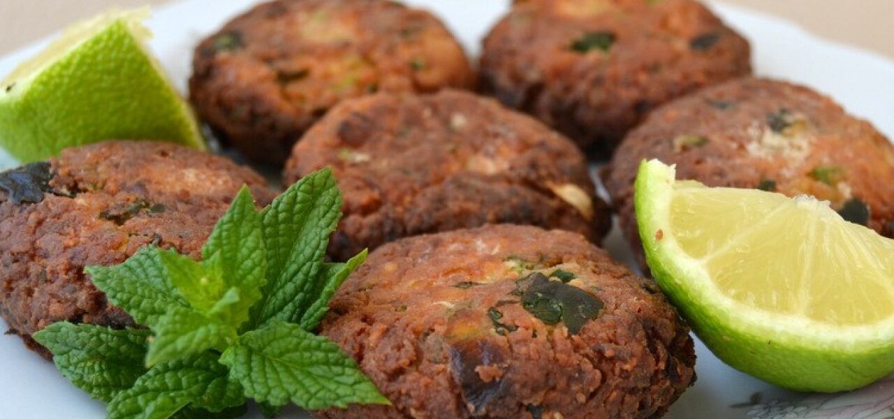 Ετοιμάστε εύκολους καλοκαιρινούς κολοκυθοκεφτέδες