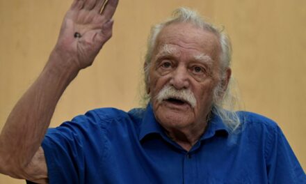 “Έφυγε” από τη ζωή ο Μανώλης Γλέζος