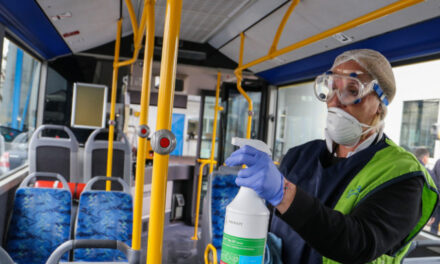 Μειωμένη κίνηση στα μέσα μεταφοράς – Απολυμάνσεις σε σταθμούς και συρμούς και λεωφορεία