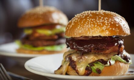 #Menoumespiti και φτιάχνουμε λαχταριστά, σπιτικά burgers!