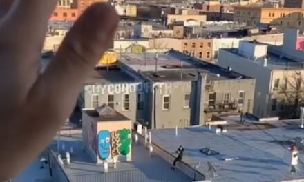 Έρωτας στα χρόνια του κορωνοϊού: Τι έκανε άνδρας στη Ν. Υόρκη για να βγει ραντεβού