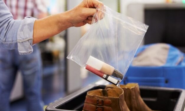 Ταξιδεύετε με αεροπλάνο; Δείτε τα υγρά που μπορείτε να μεταφέρετε