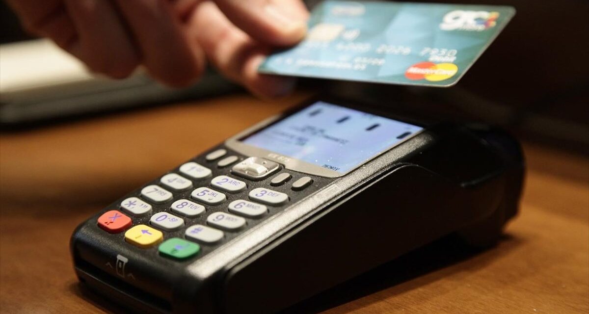 Σε ισχύ από σήμερα το νέο όριο στις ανέπαφες συναλλαγές – Αυξάνεται από τα 25 στα 50 ευρώ