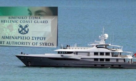 Στη Σύρο κότερο με ξένους τουρίστες – Δεν του επιτρέπουν να δέσει