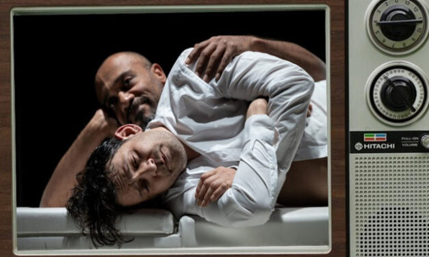 Ώρα για θέατρο: Απολαύστε παραστάσεις από τον καναπέ του σπιτιού σας!