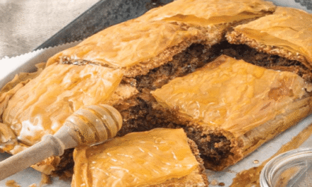 Παραδοσιακή, πεντανόστιμη ταχινόπιτα με φύλλο κρούστας