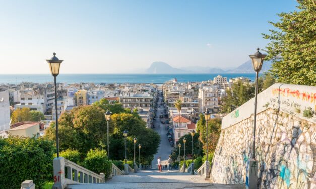 Guardian: Μια ελληνική πόλη ανάμεσα στις μικρές πολιτιστικές πρωτεύουσες της Ευρώπης που αξίζει να επισκεφτείς