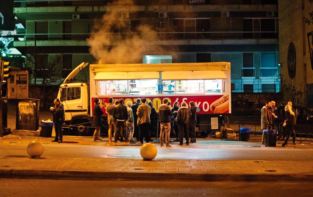 Στην Καντίνα της Μιχαλακοπούλου για τις καλύτερες κοτομπουκιές της πόλης