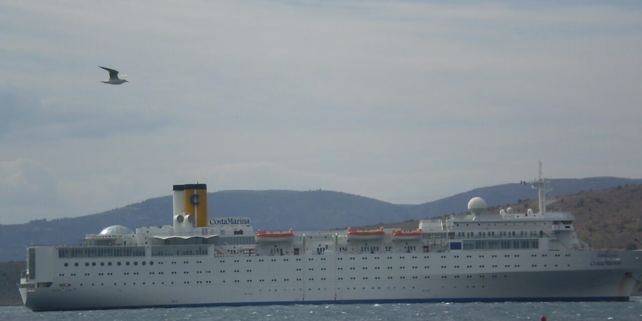 Νέα Ζηλανδία: Απίστευτη οφθαλμαπάτη με αιωρούμενα κρουαζιερόπλοια σε παραλία (video)