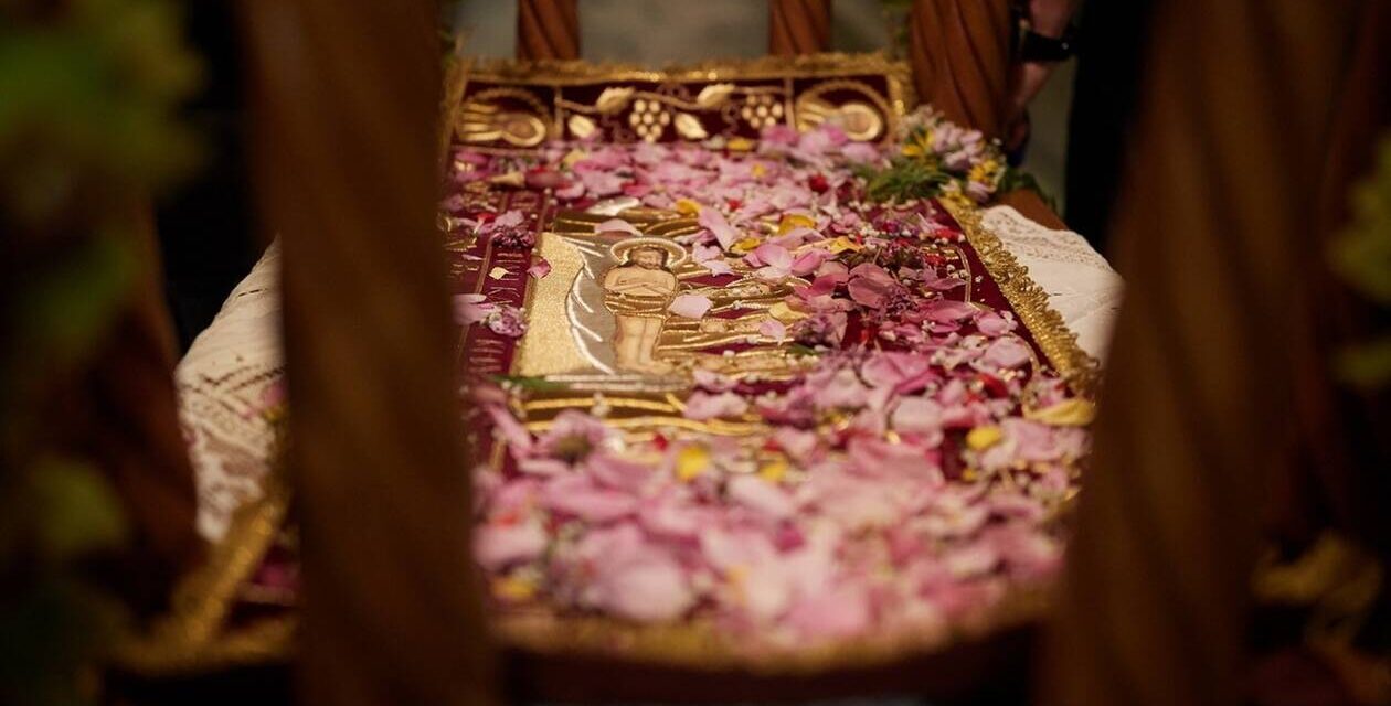 «Η ζωή εν τάφω…»: Η Μεγάλη Παρασκευή από άκρη σε άκρη στην Ελλάδα