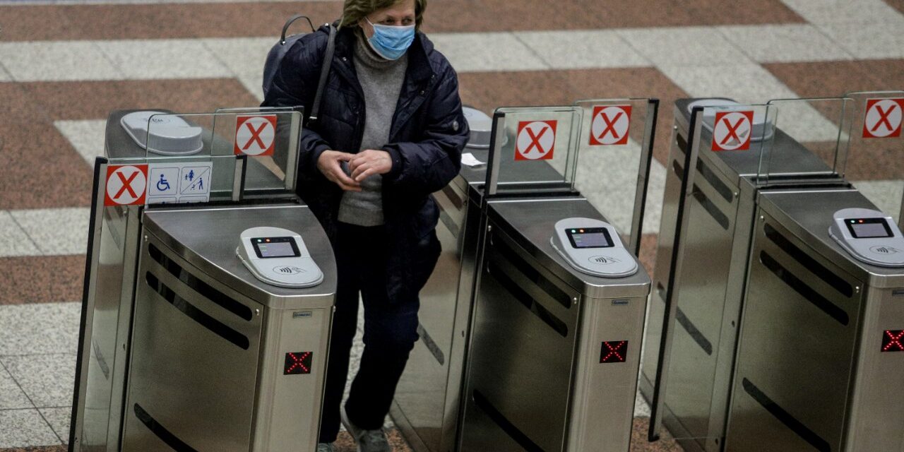 Υποχρεωτική η χρήση μάσκας από όλους στα ΜΜΜ – Αυξάνονται τα δρομολόγια