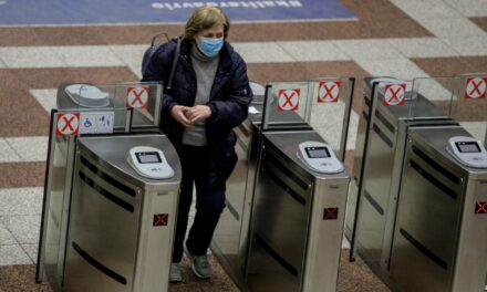 Υποχρεωτική η χρήση μάσκας από όλους στα ΜΜΜ – Αυξάνονται τα δρομολόγια