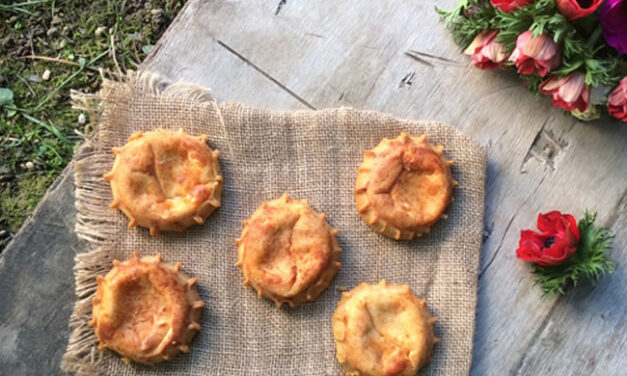 Μελιτίνια: Η απόλυτη πασχαλινή λιχουδιά με γεύση Κυκλάδων!