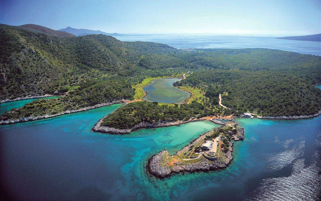 Το απόλυτο γαλάζιο στο εξωτικό Αγκίστρι (video)