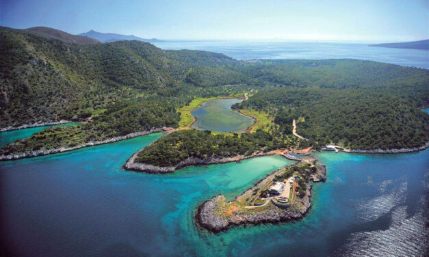 Το απόλυτο γαλάζιο στο εξωτικό Αγκίστρι (video)