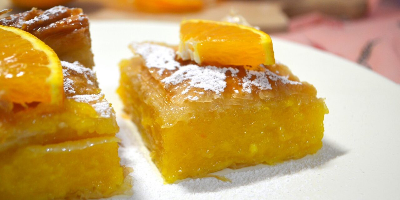 Λαχταριστή και αφράτη πορτοκαλόπιτα – Δείτε τη συνταγή