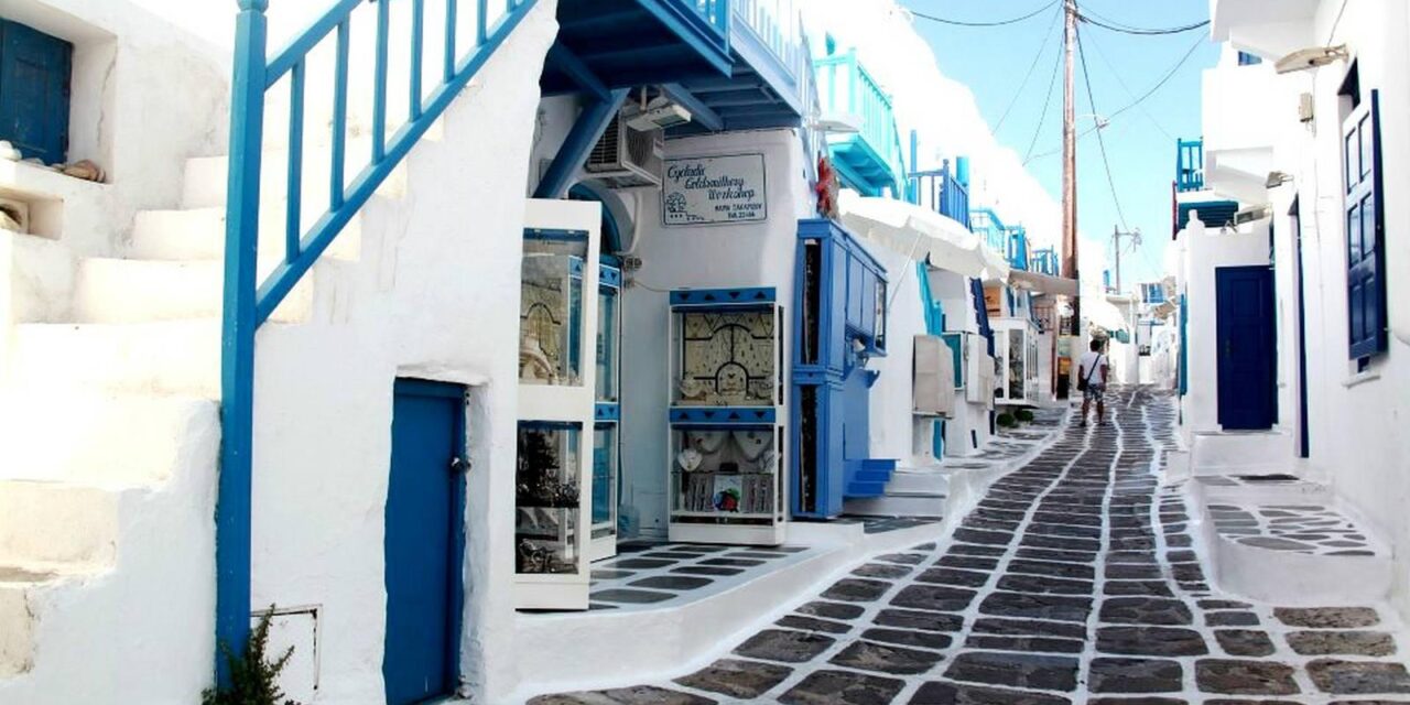 Πρόσθετα μέτρα σε Μύκονο και Σαντορίνη – Πλήρης απαγόρευση κυκλοφορίας το βράδυ