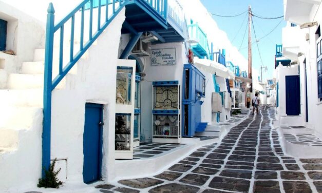 Πρόσθετα μέτρα σε Μύκονο και Σαντορίνη – Πλήρης απαγόρευση κυκλοφορίας το βράδυ