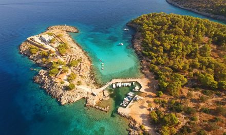 Μονοήμερη εκδρομή και ατελείωτες βουτιές στα εξωτικά νερά της Απονήσου (video)