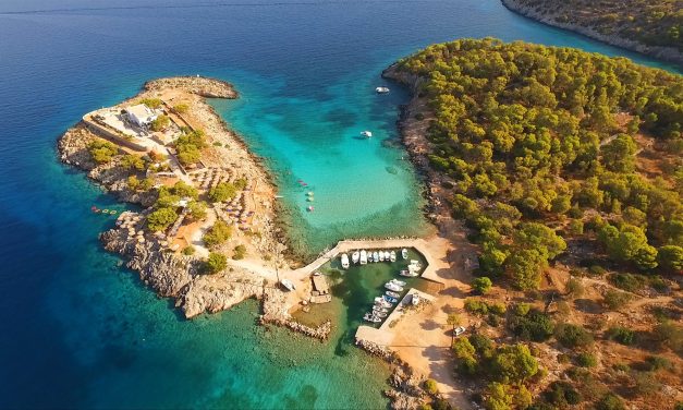 Μονοήμερη εκδρομή και ατελείωτες βουτιές στα εξωτικά νερά της Απονήσου (video)