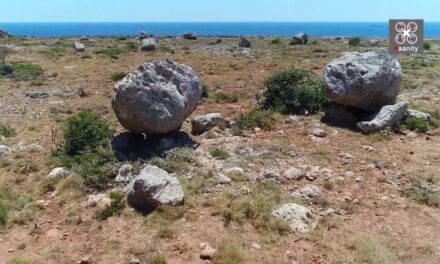 Μια απόκοσμη “έρημος”:  Mυστηριώδεις κυκλώπειοι βράχοι στην άκρη της Ελλάδας