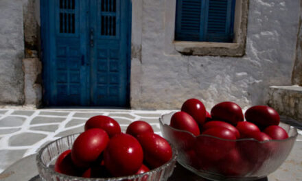 Σήμερον κρεμάται επί ξύλου – Η Μ. Πέμπτη, η σταύρωση και τα κόκκινα αυγά