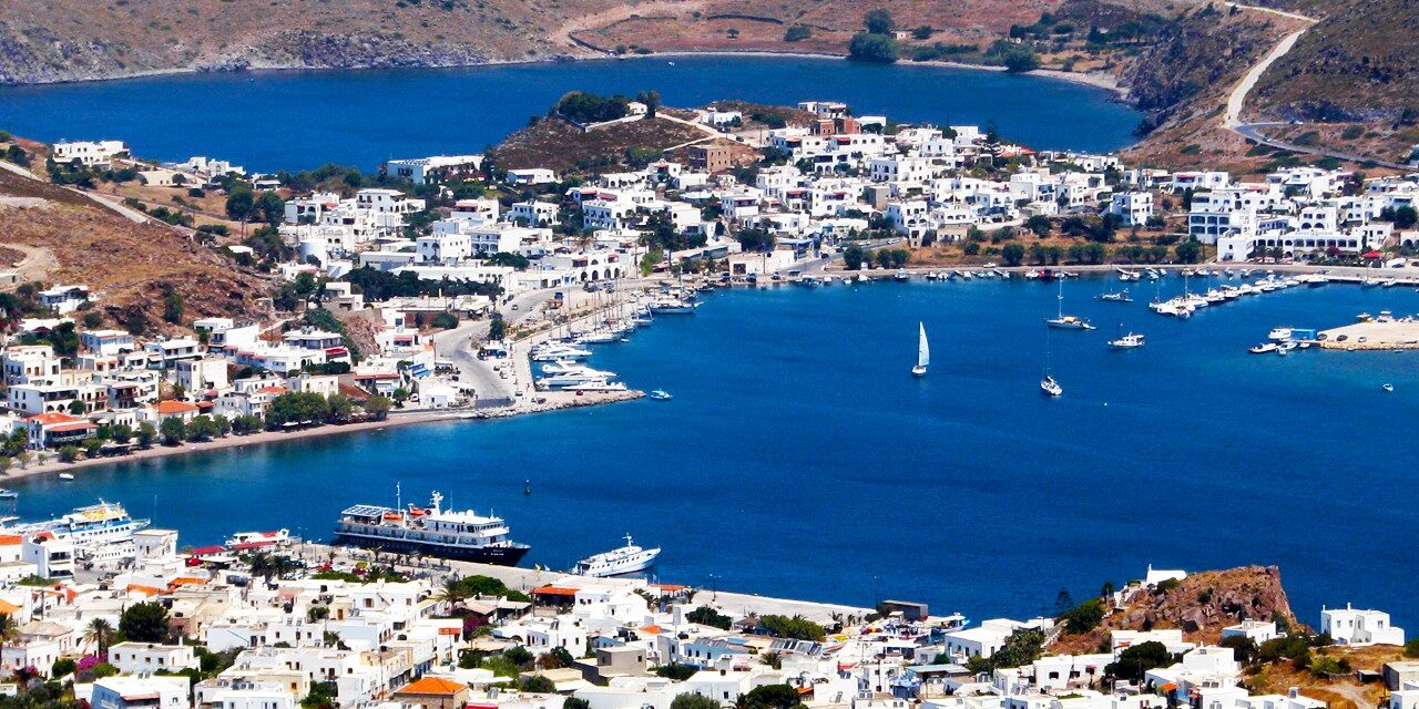 Αυτό το ελληνικό νησί αποθεώνει το Conde Nast Traveller για τη μυστηριακή του ατμόσφαιρα